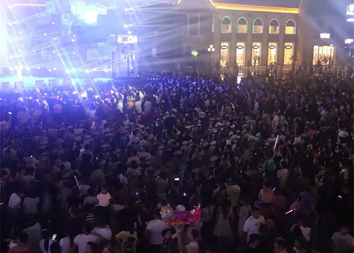 澳林·托斯卡钠小镇夜市